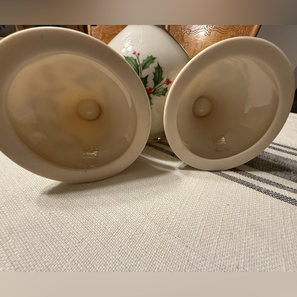Lenox China, three piece, Christmas ivy and berry, vase and candlesticks - Picture 3 of 7